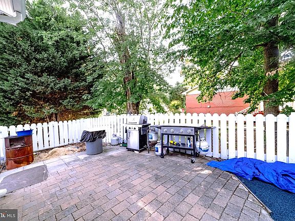 5th image of 1911 Stafford St