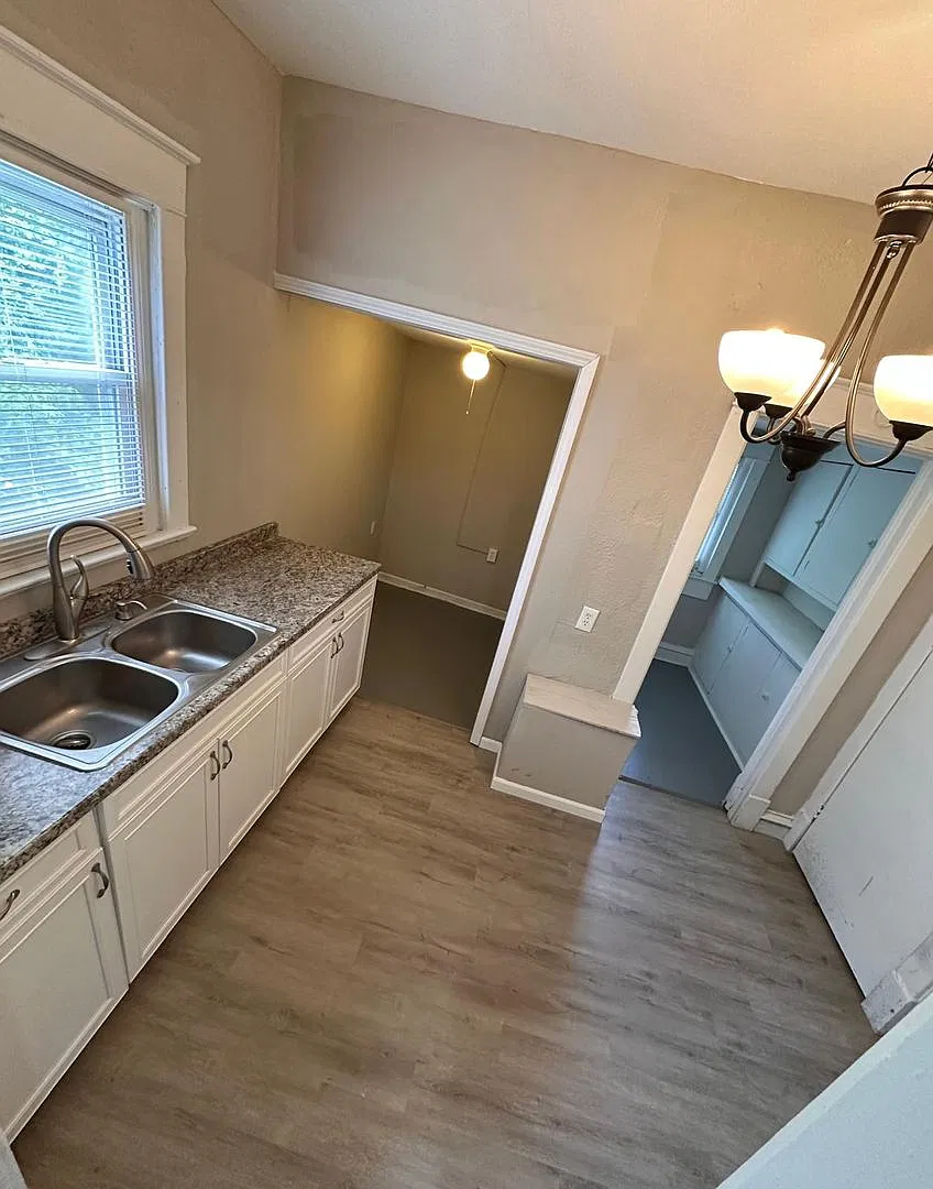3bedrooms 1 1/2 bathroom. The house is very spacious living room, dining room and full kitchen in... — Photo 4