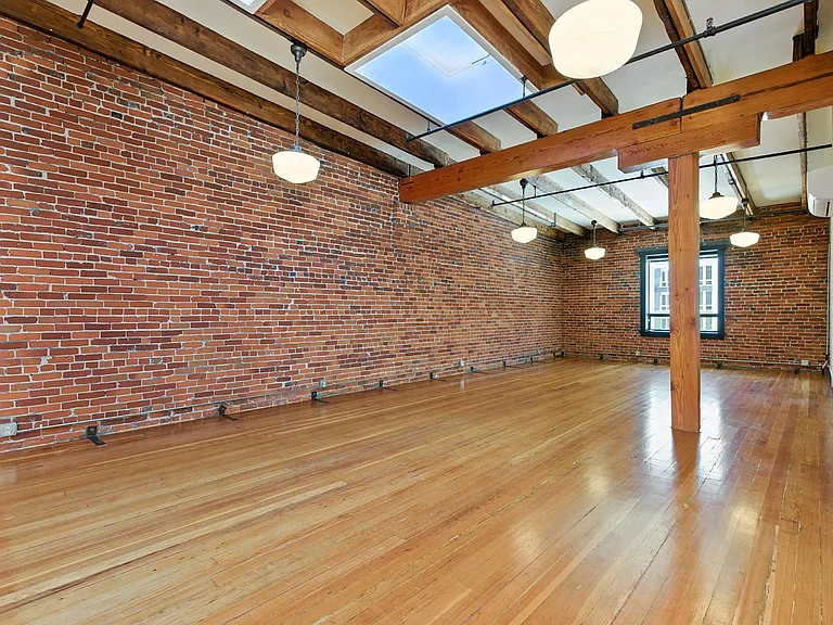 1306 NW Hoyt St #402 — Photo 3