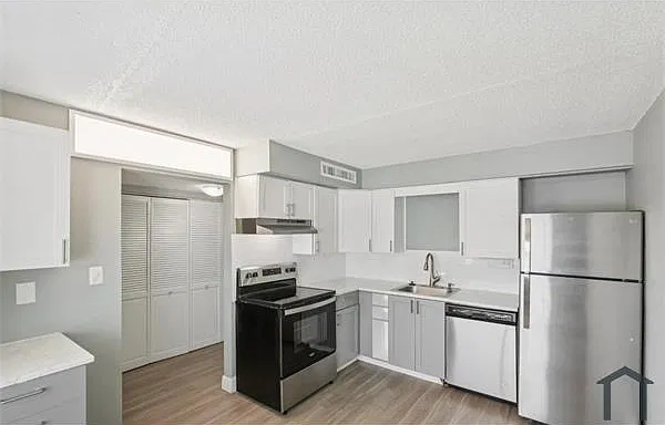 4755 Deleon St — Photo 1