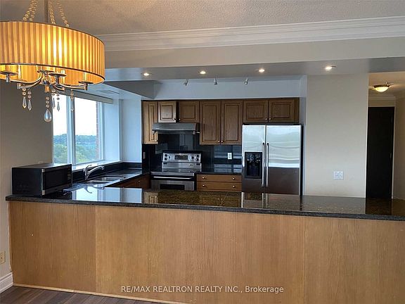 3rd image of 2 Clairtrell Rd Unit 1010