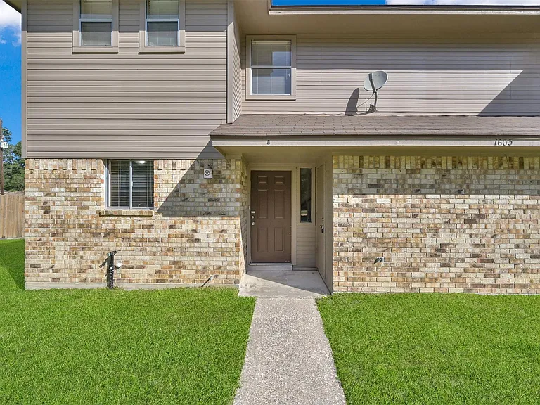 1603 Hazelwood St #B — Photo 2