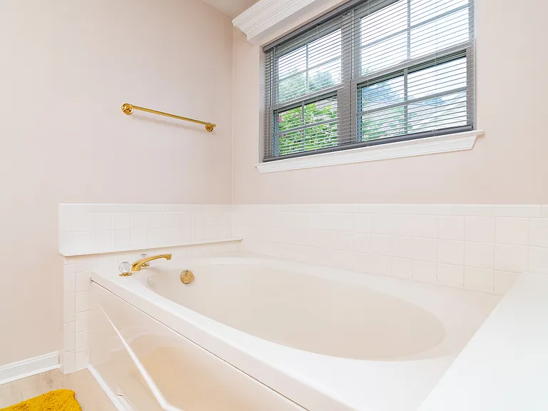 104 Drexel Ct — Photo 28