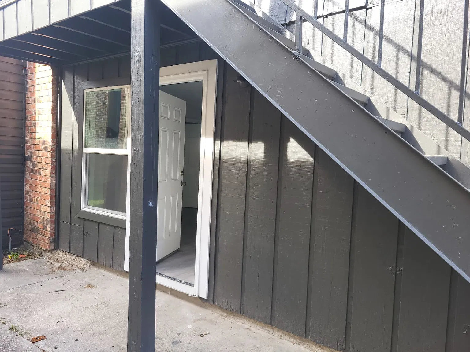 Available Now! Apartment offering modern finishes, new HVAC, appliances, — Photo 2