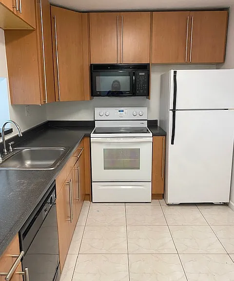 5199 NW 7th St — Photo 10