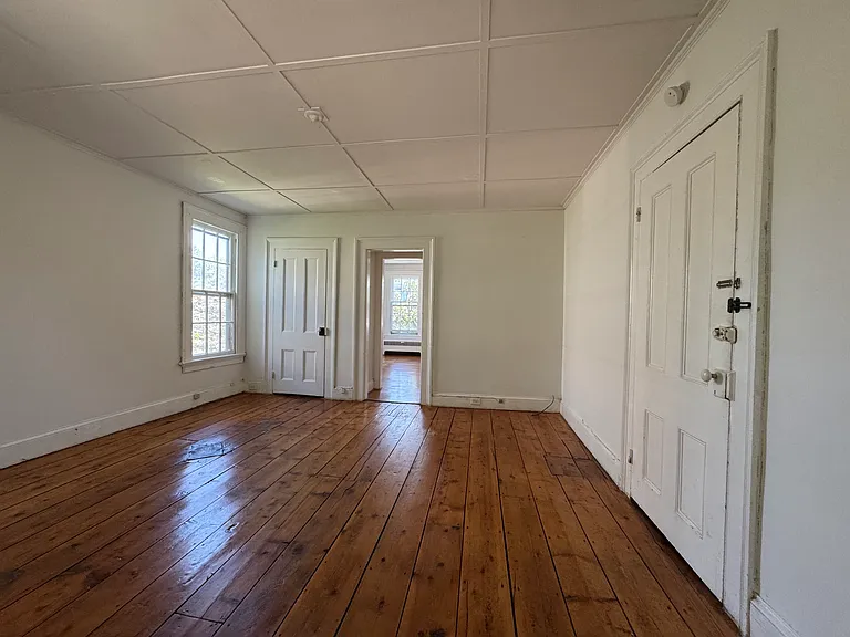87 N 5th St #2R — Photo 5