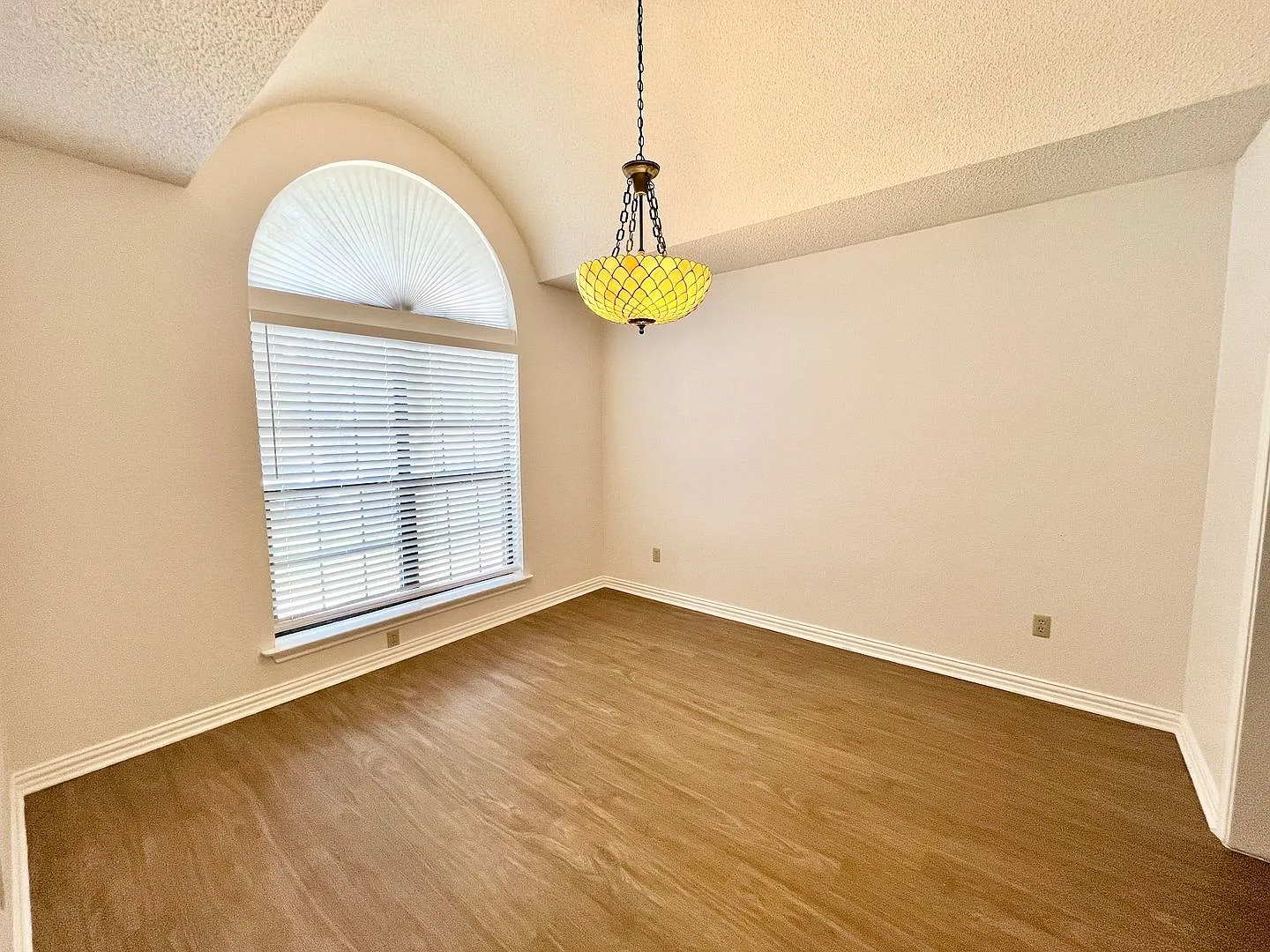 6105 Paradise — Photo 3