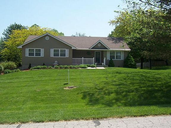2nd image of 3025 Summit Dr