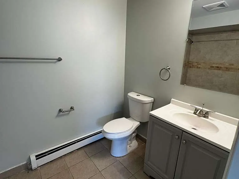 158 N 8th St #4 — Photo 7