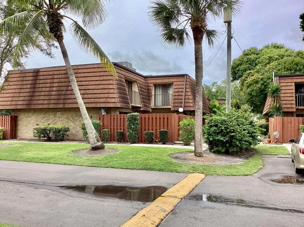 1440 N Lawnwood Circle #19 D, Fort Pierce, FL 34950