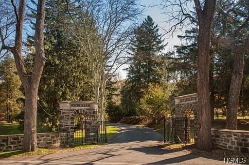 1st image of 4 Bonham Ln