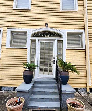 2nd image of 1722 Jackson Ave APT B
