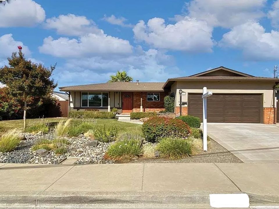 1st image of 2621 Desrys Blvd