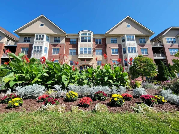 4110 South Lake DRIVE #431, Saint Francis, WI 53235