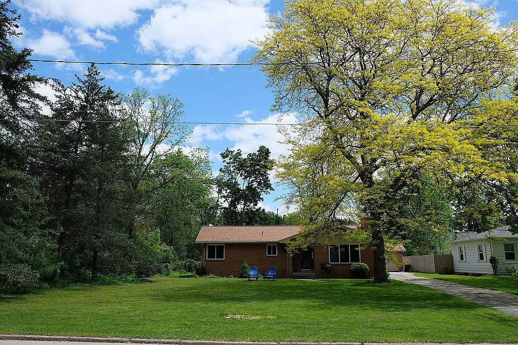 128 El Centro Blvd SE photo 1