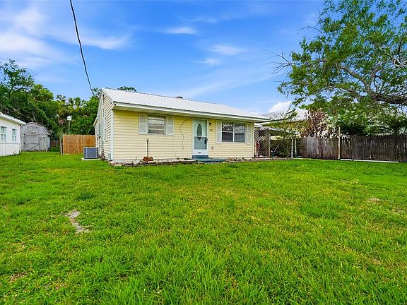 4th image of 128 NW 10TH DRIVE