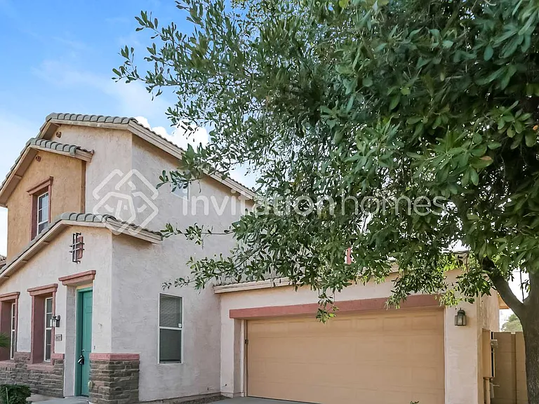 3927 S 53rd Dr — Photo 1
