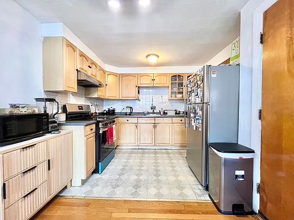 2nd image of 12 Commonwealth Ct APT 9