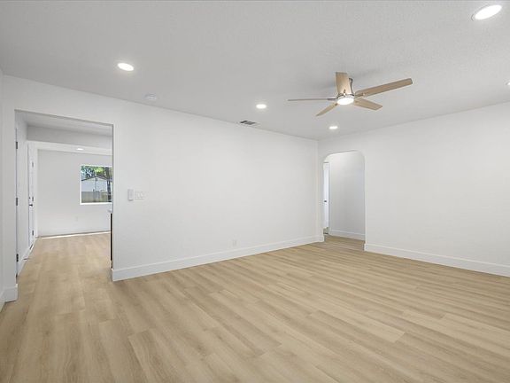 3rd image of 131 Beard Street