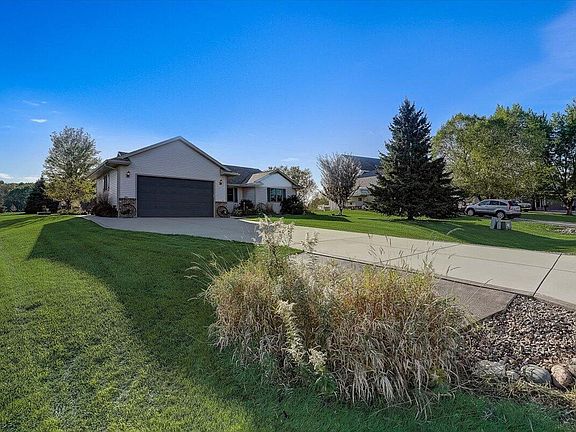 5th image of N125 Summer Hill Ct