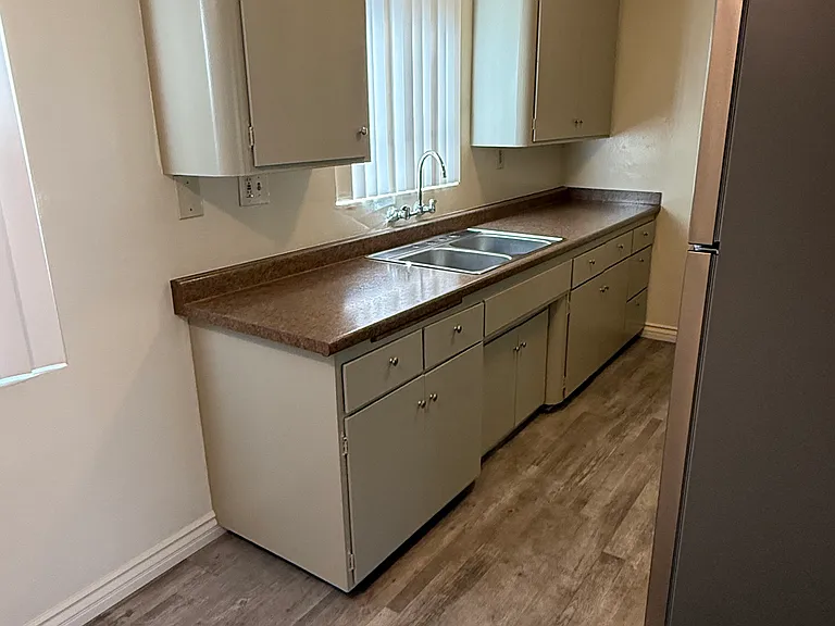 Village Glen Apartments — Photo 21