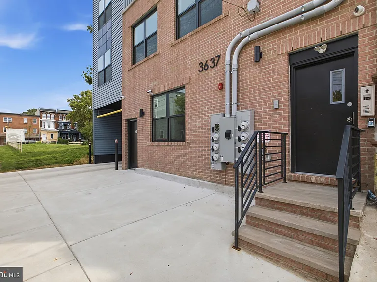 3637 N 16th St #C — Photo 15
