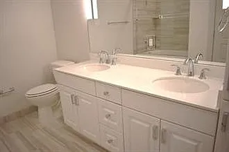 1514 E 15th St #10 — Photo 8