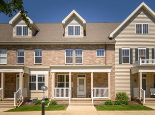 43 S Gardens Way, Fitchburg, WI