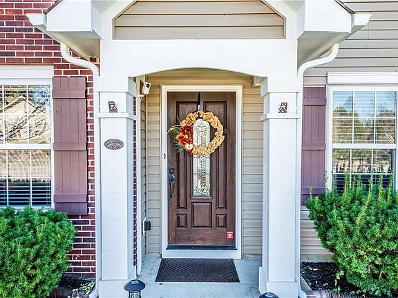 2nd image of 6821 Woodford Ln