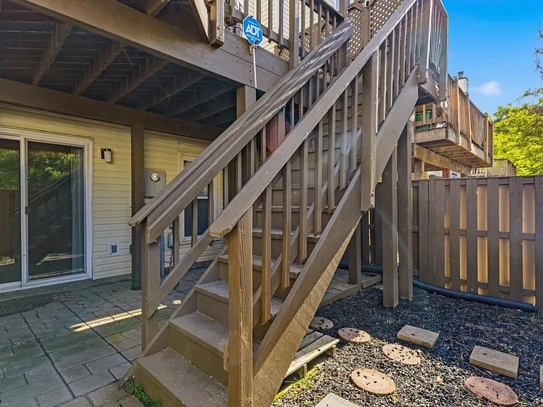 2764 Winston Ct — Photo 7