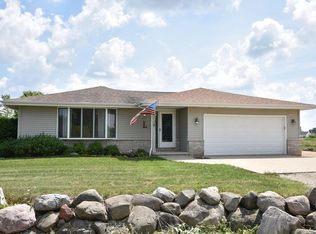 525 Red Tail Loop, Waldo, WI 53093