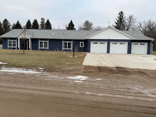 706 E Broadway St, Starbuck, MN 56381