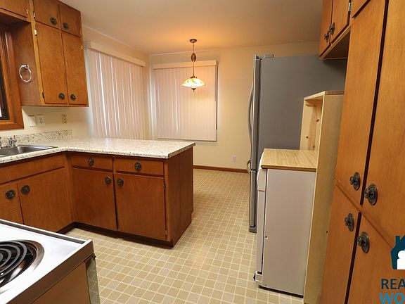 4th image of 2220 S 61st St
