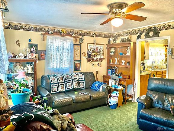 4th image of 404 Prince Albert Blvd
