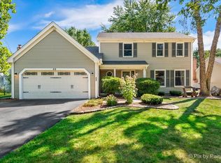 55 Huntcliff Ct, Fox River Grove, IL 60021