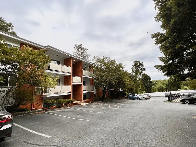 1800 Jefferson Park Ave — Photo 3