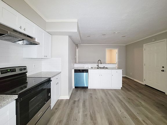 3rd image of 405 Silver River Dr