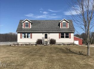 7100 Searls Rd, Kimball, MI 48074
