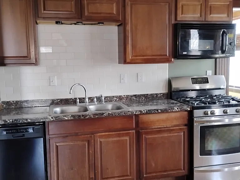 1407 Girard Ave N #2 — Photo 7