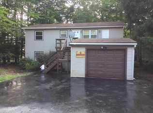 8559 Hillcrest Dr, Tobyhanna, PA 18466