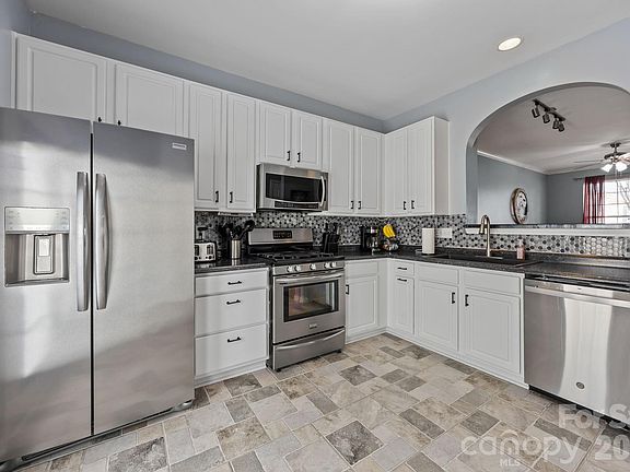 5th image of 1125 Sienna Sand Way