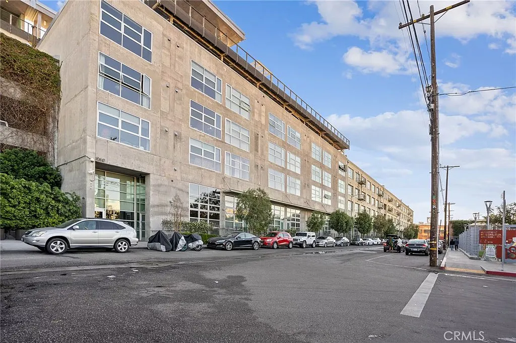 2 bed, 3060 sqft, $7,500 — Photo 1