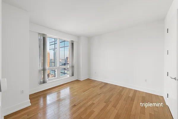 Sold by Triplemint | media 7