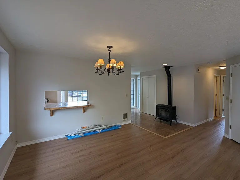 1147 NE Viking Ct — Photo 8
