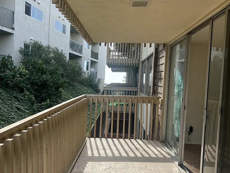 6526 Ocean Crest Dr — Photo 9