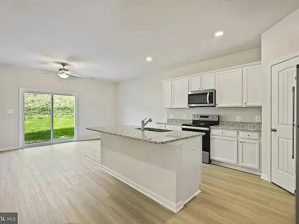 115 Hamstead Blvd, Falling Waters, WV 25419