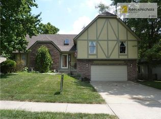 117 SW Wind Ridge Dr, Lees Summit, MO 64081