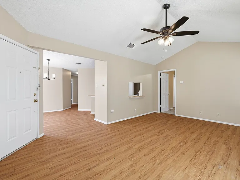 3932 Heritage Hill Dr — Photo 5