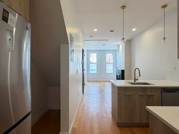 60-28 55th St #1G, Maspeth, NY 11378