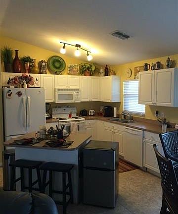 4th image of 106 NW 13th Ter